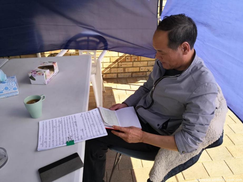 朱思才對核實(shí)工作的原始資料進(jìn)行檢查驗(yàn)收